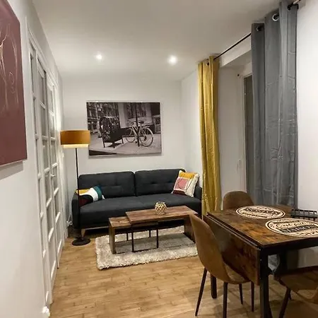 Apartment Republique Garden