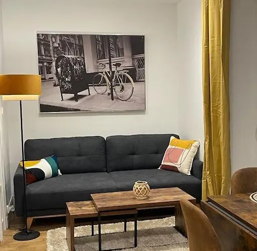 Republique Garden Apartment *